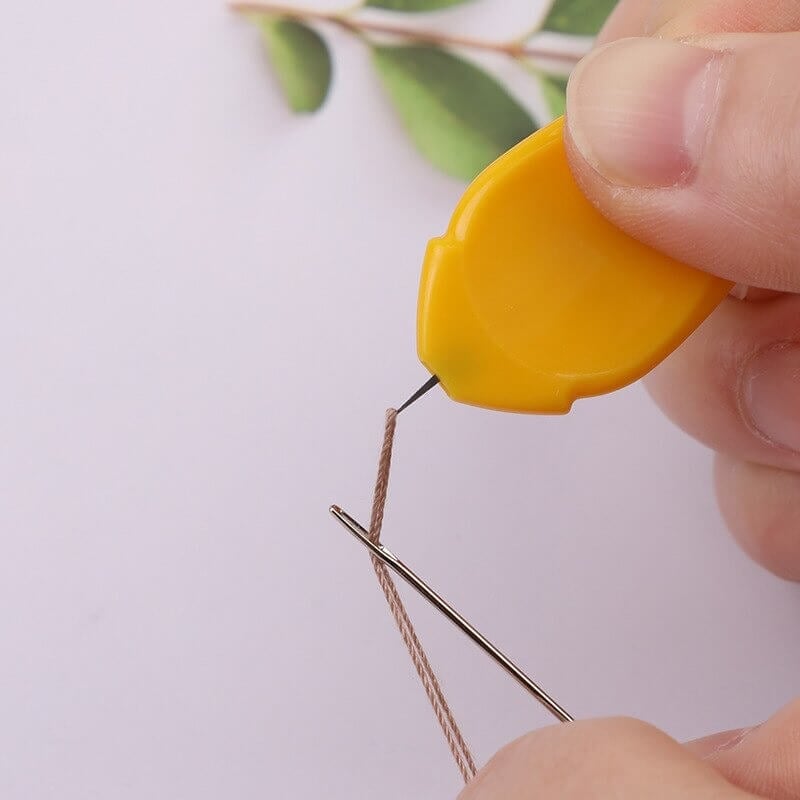 🧵Simple Needle Threader(Red 1pc)